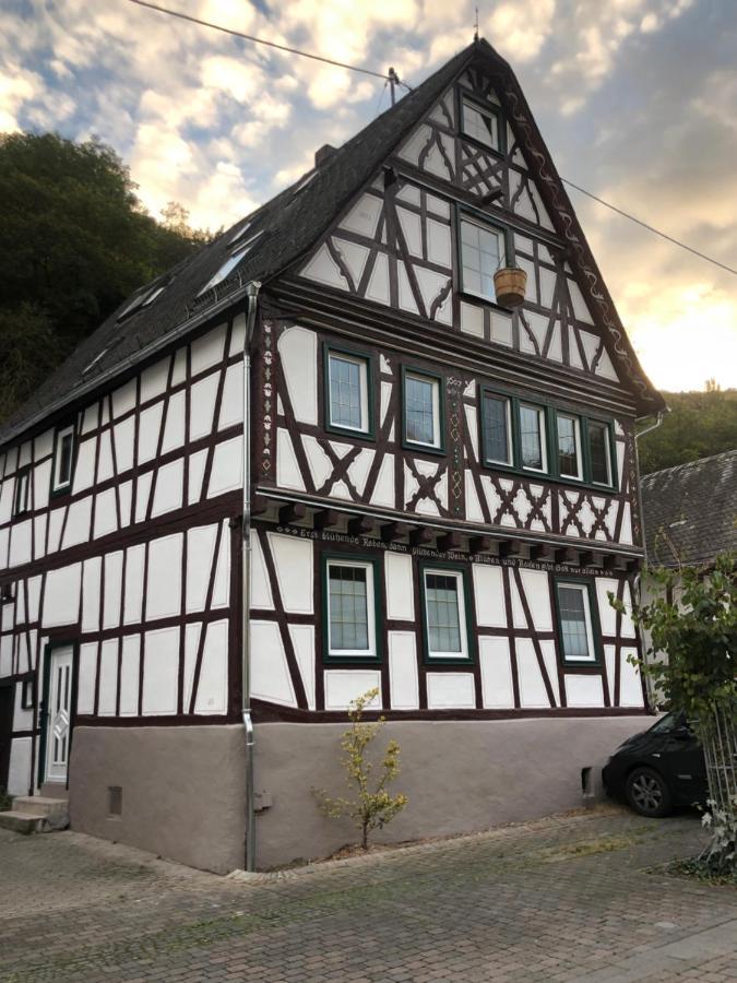 Schoene Ferienwohnung Gewoelbekeller Fachwerkhaus บาคาราค ภายนอก รูปภาพ